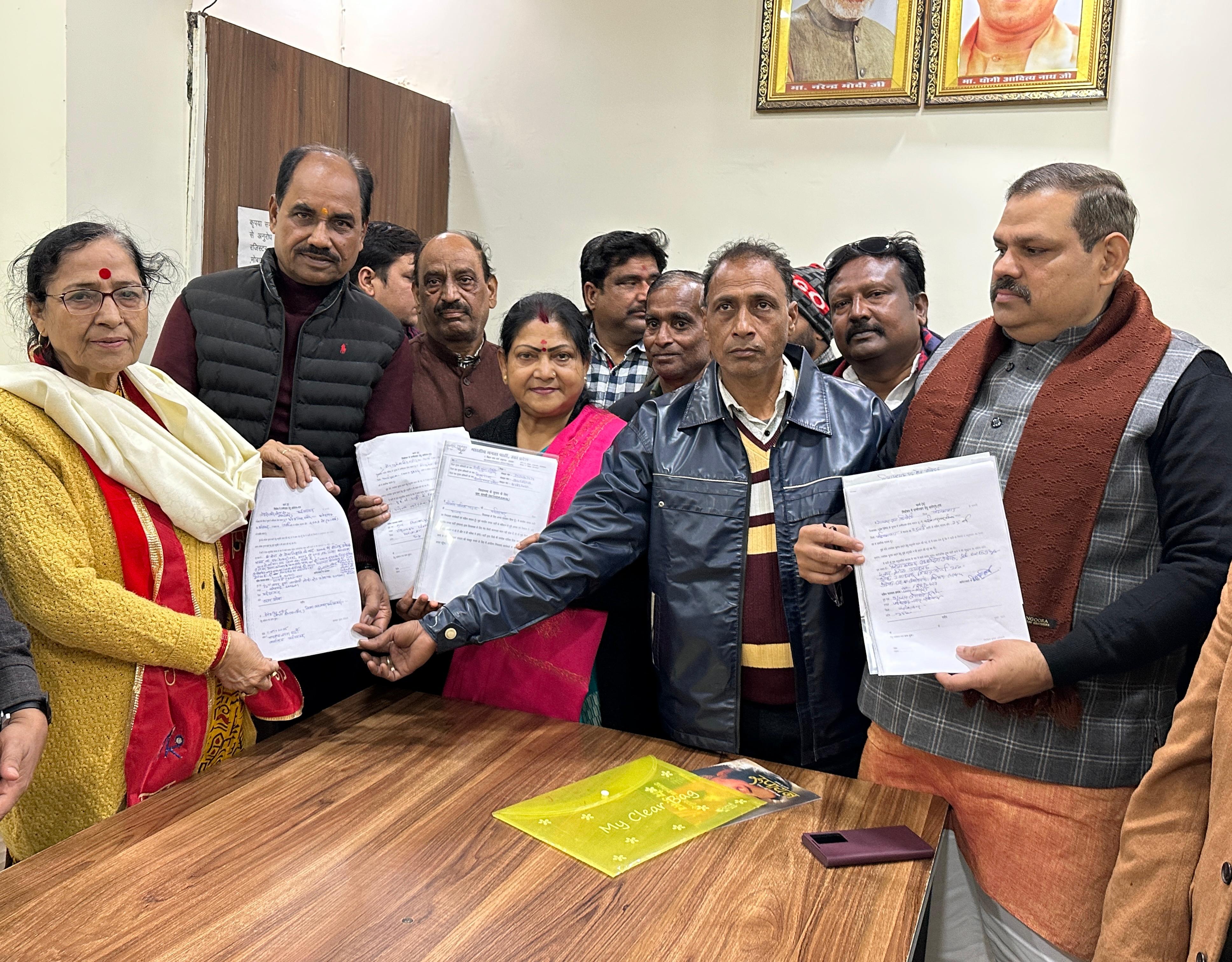 फर्रुखाबाद:भाजपा जिलाध्यक्ष पद के 42 दावेदार एवं प्रांतीय परिषद के 10 नामांकन पत्र प्राप्त-जिला चुनाव अधिकारी ?