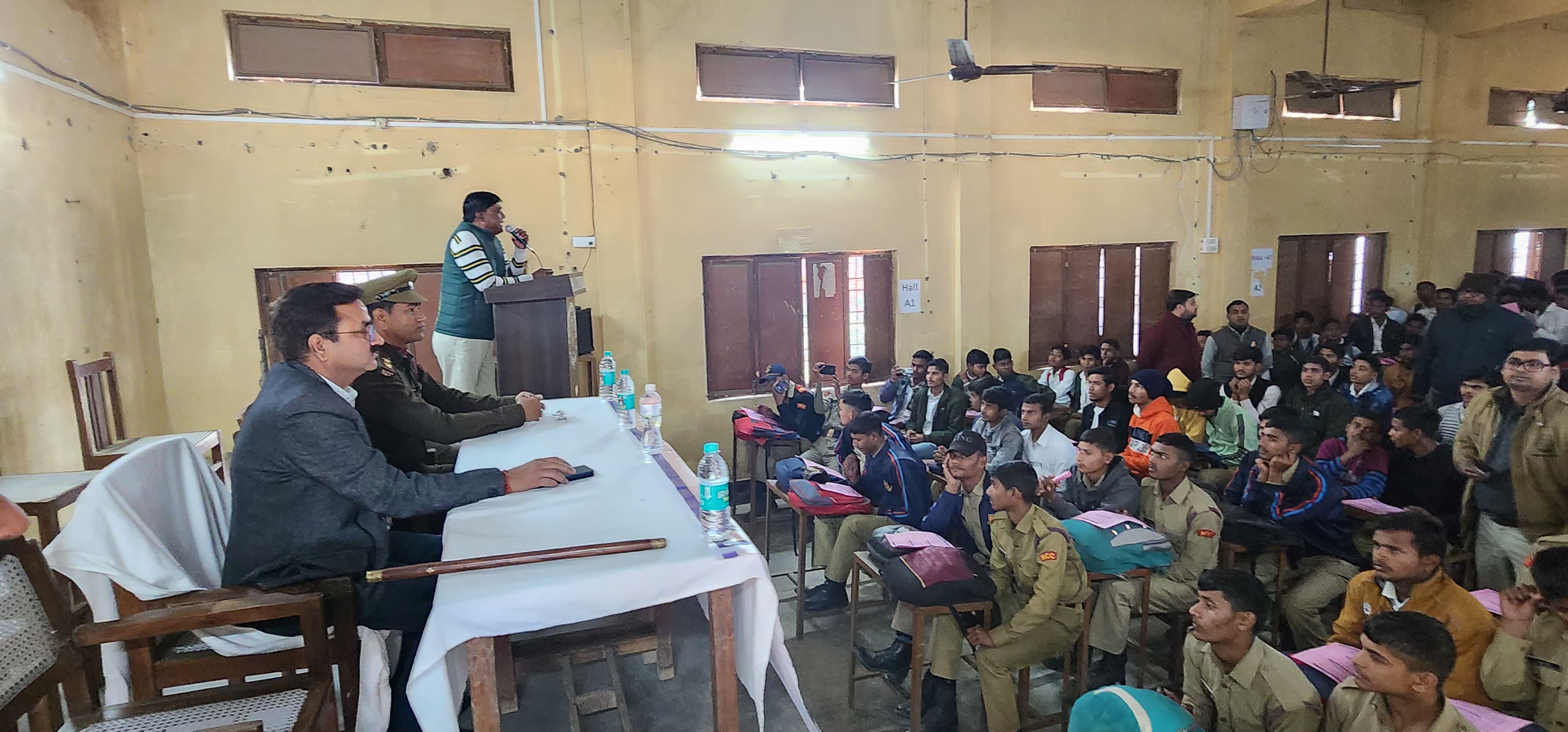 फर्रुखाबाद:एमआईसी में एनसीसी कैडेट्स तथा छात्रों को सड़क सुरक्षा के लिए किया गया जागरूक।