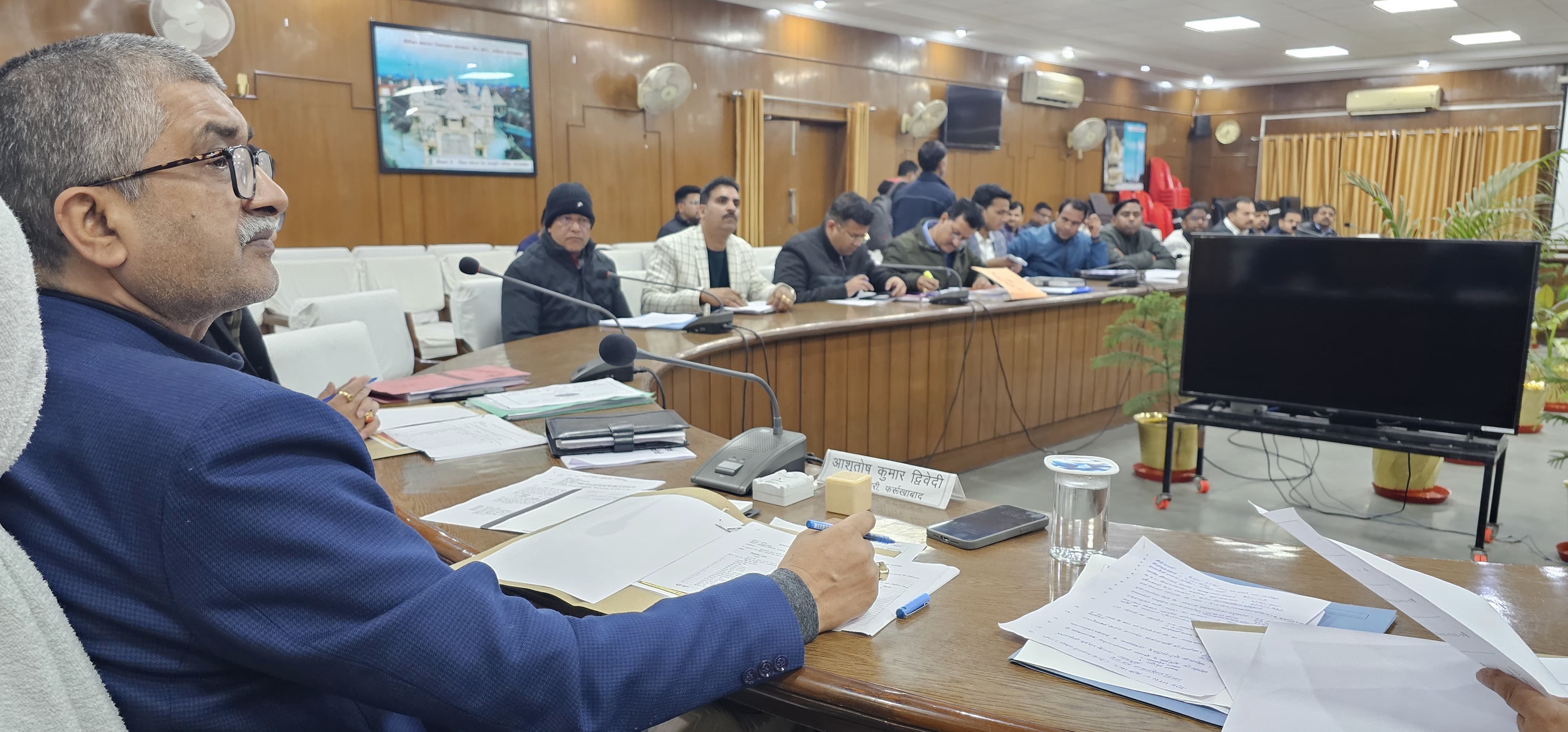 फर्रुखाबाद: मुख्यमंत्री युवा उद्यमी अभियान योजना की जिलाधिकारी की अध्यक्षता में समीक्षा की गई।