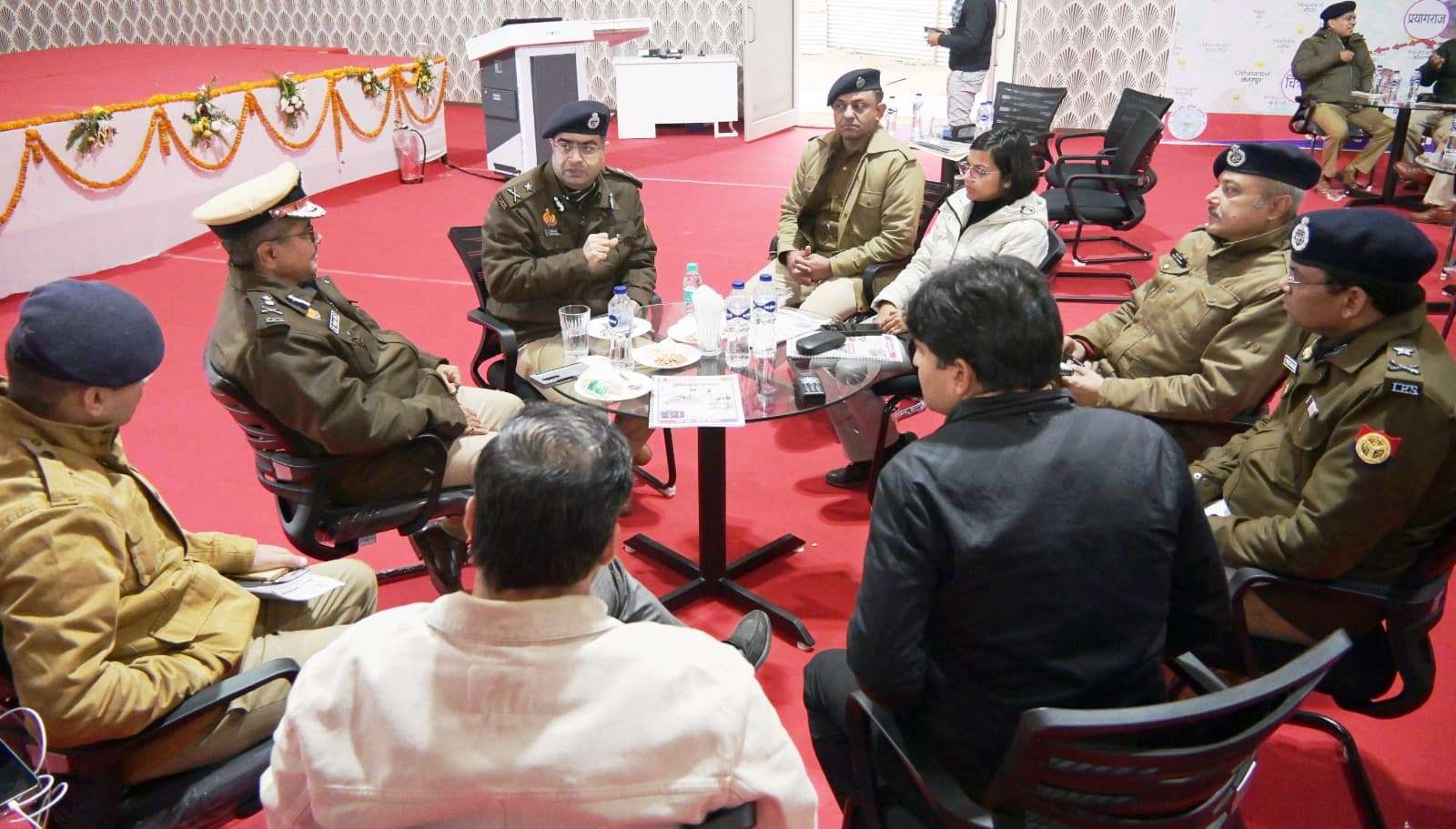 प्रयागराज- महाकुंभ मेला के परेड स्थित 'रेडियो टेक्निकल ट्रेनिंग एवं ब्रीफिंग सेण्टर' महानिदेशक दूरसंचार श्री संजय तरडे की अध्यक्षता में संपन्न हुआ।