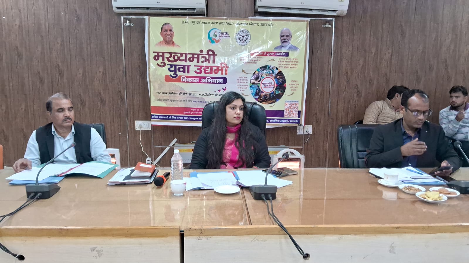 कासगंज: जिलाधिकारी मेधा रूपम की अध्यक्षता में उद्योग बन्धु की बैठक सम्पन्न।