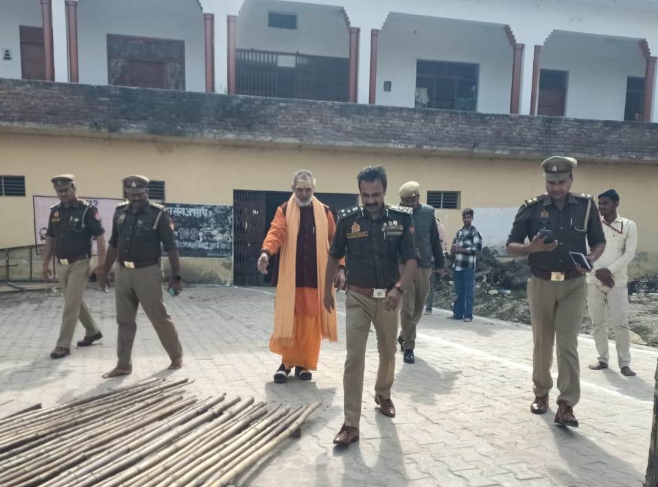 फर्रुखाबाद: एसपी/डीआईजी ने बाबा नीमकरोरी मन्दिर का किया निरीक्षण, दिए आवश्यक दिशा-निर्देश