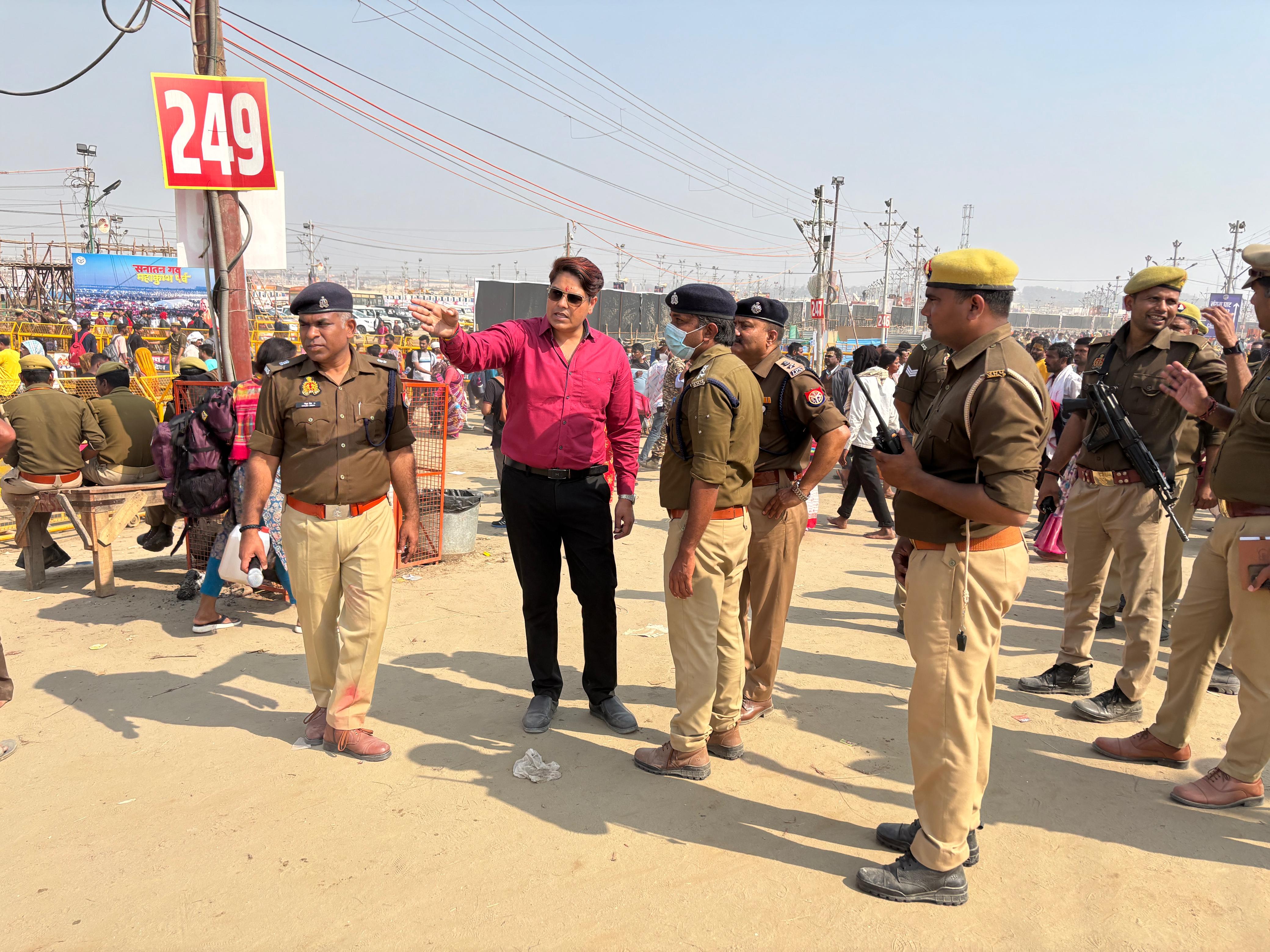 प्रयागराज -स्नानार्थियों के आने-जाने का मार्ग सुनिश्चित हो राहत आयुक्त द्वारा महाकुम्भ मेला क्षेत्र का भ्रमण कर अधिकारियों को आवश्यक निर्देश दिए