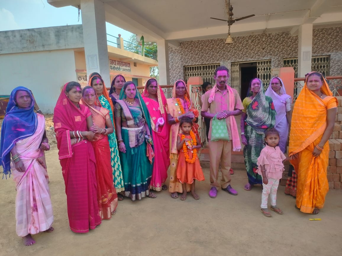 रायपुर :-ग्राम पंचायत बिलाड़ी के नव निवार्चित सरपंच श्रीमती दुलौरिन गौर सिंह धुव्र ने ऐतिहासिक मतो से जीत हासिल की,  अभार रैली निकाली गई