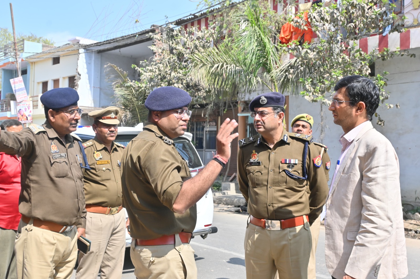 महाशिवरात्रि पर प्रयागराज पुलिस अलर्ट, श्रद्धालुओं की सुरक्षा और ट्रैफिक व्यवस्था का गहन निरीक्षण किया