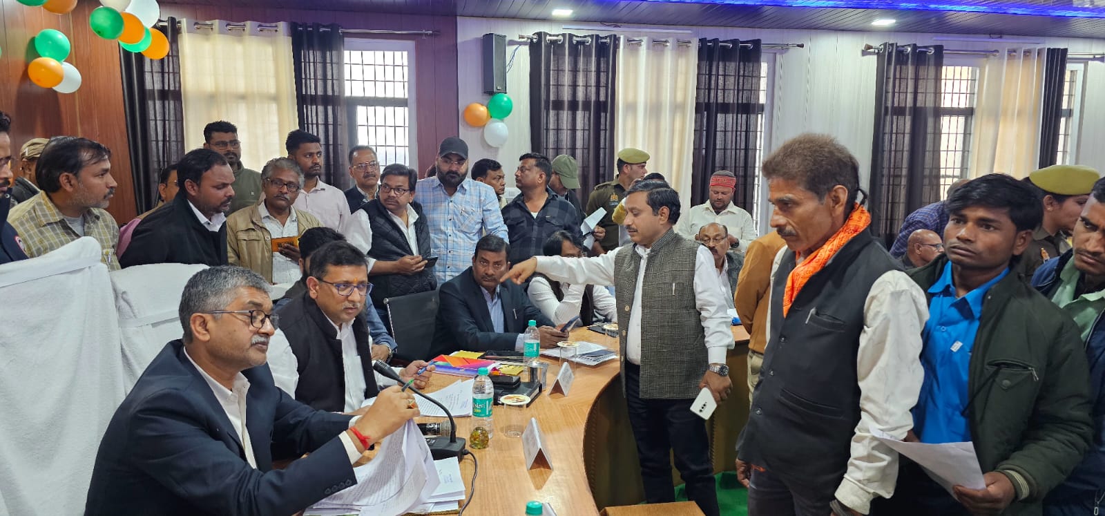 फर्रुखाबाद: डीएम की अध्यक्षता में तहसील कायमगंज में सम्पूर्ण समाधान दिवस में 121 शिकायतें प्राप्त,16 मौके पर निस्तारण।