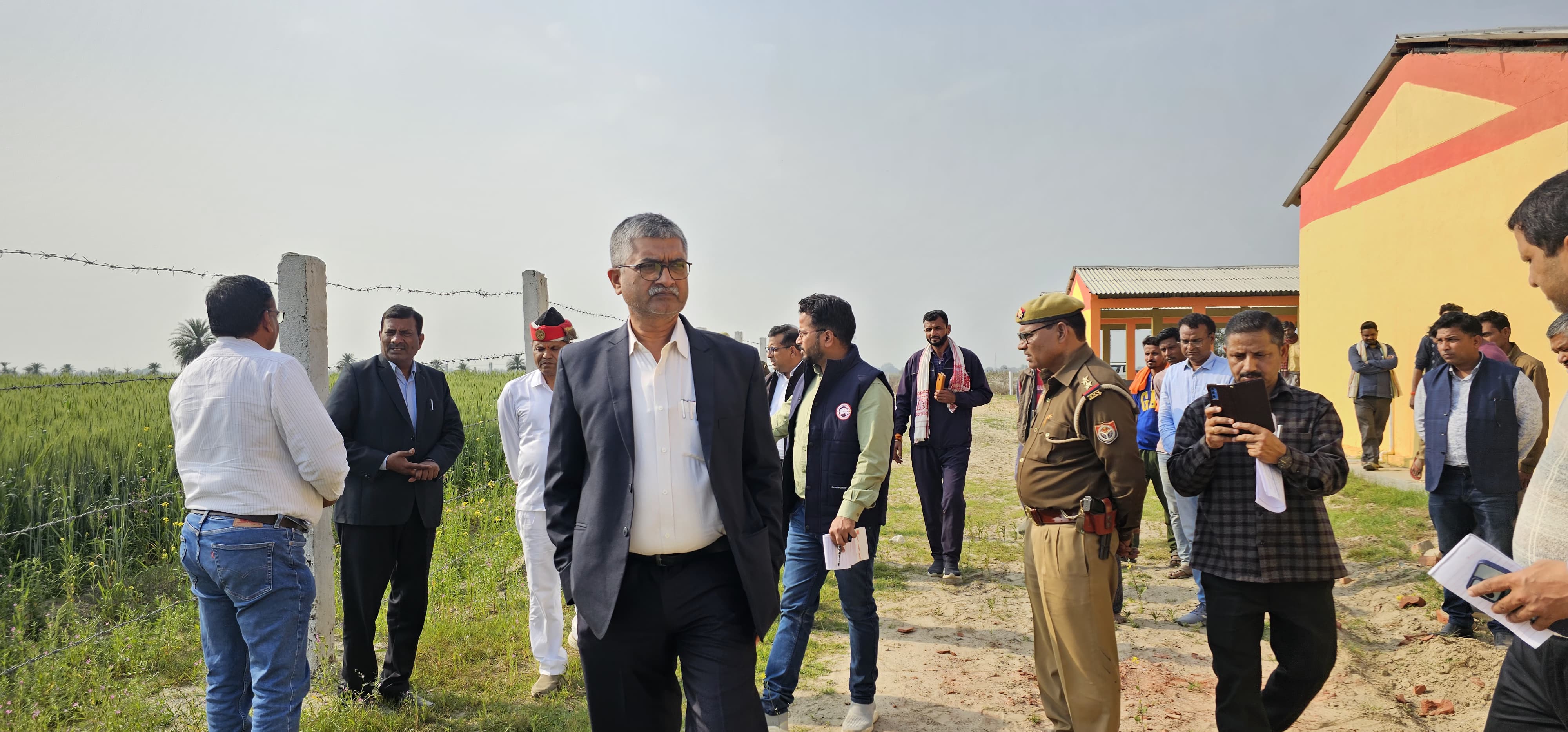 फर्रुखाबाद:निर्माणाधीन वृहद गौशाला पहाड़पुर का जिलाधिकारी ने किया निरीक्षण कर दिये दिशा निर्देश।