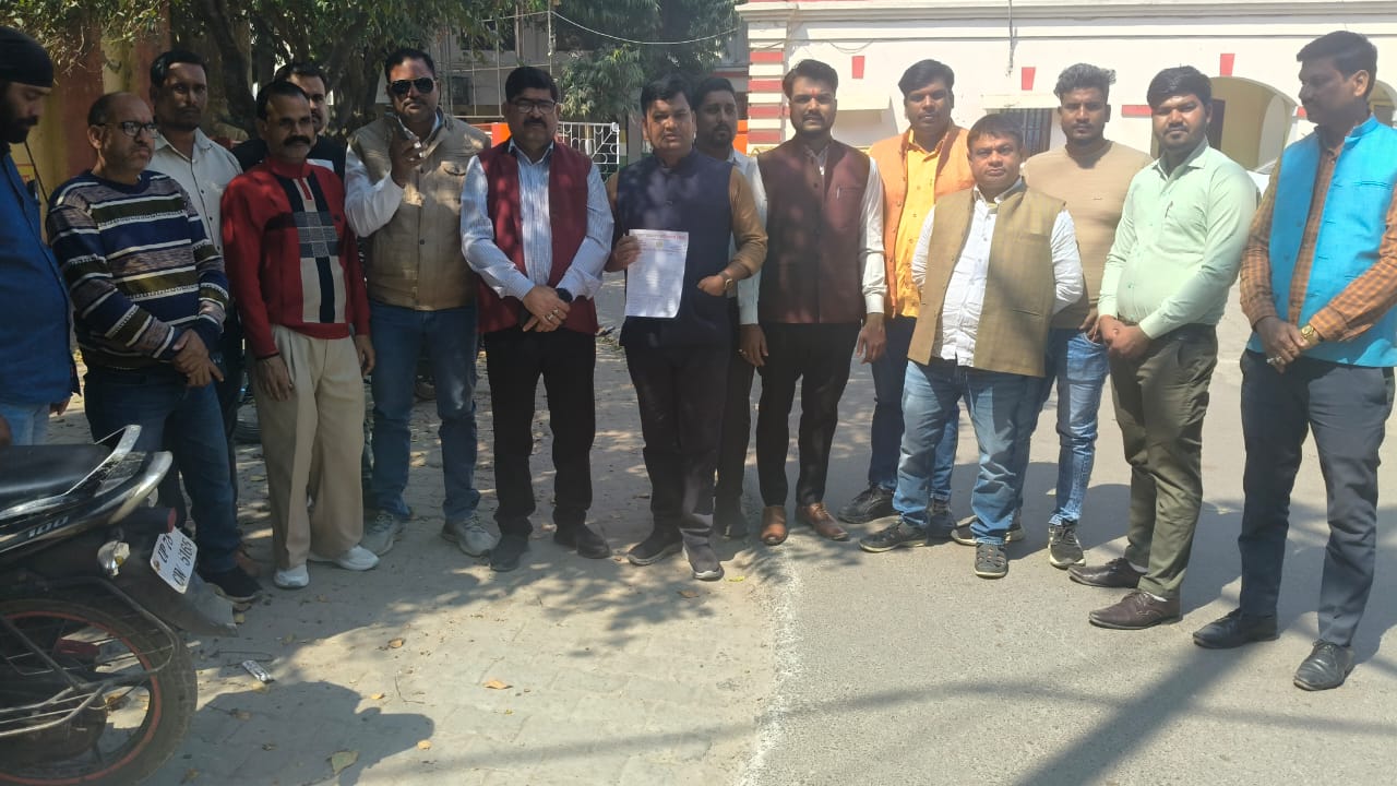 सीतापुर:पत्रकार राघवेन्द्र बाजपेई के हत्यारों को दी जाय सख्त सजा परिवार को मिले आर्थिक मदद।
