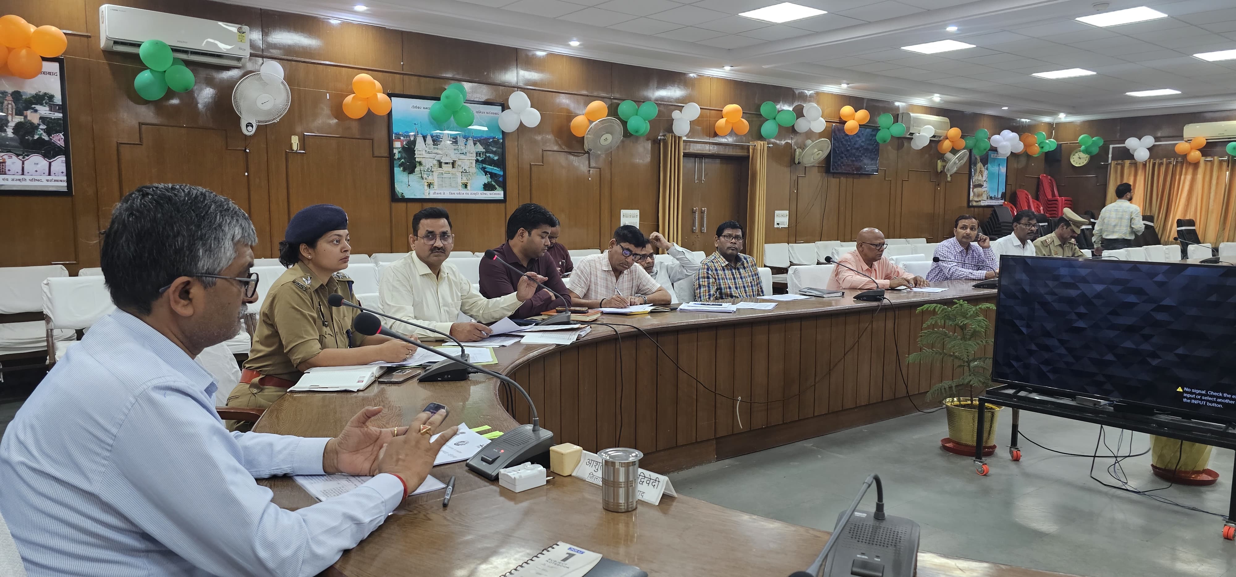 फर्रुखाबाद:इटावा-बरेली मार्ग पर पांचाल घाट सेतु को 31 मार्च तक प्रत्येक दशा में मरम्मत कार्य पूर्ण करने के जिलाधिकारी ने दिये निर्देश।