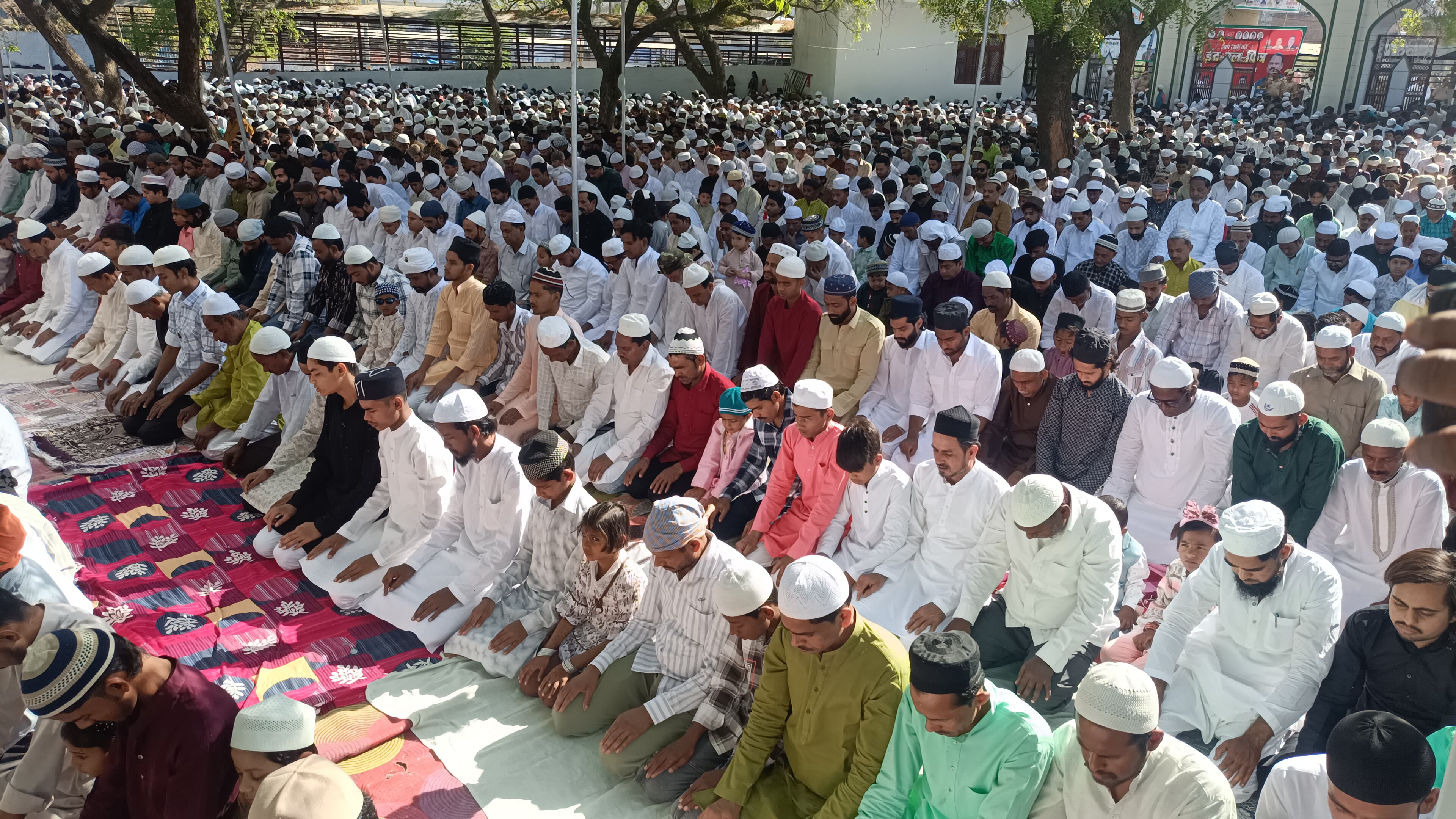 रायबरेली : प्रशासन की निगरानी में संपन्न हुई ईद उल फित्र का त्योहार