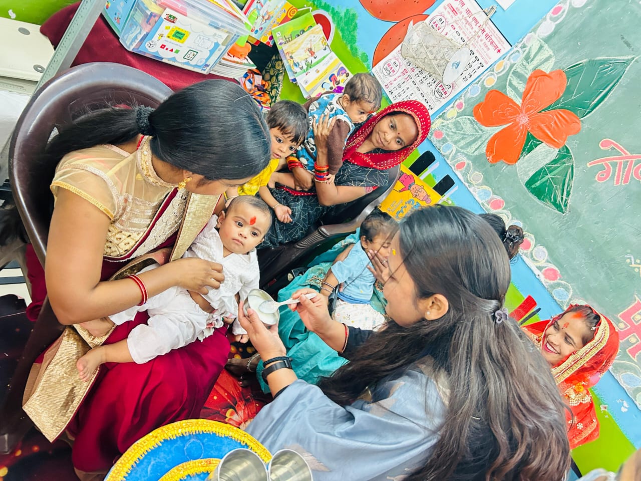 प्रयागराज : सदस्य राज्य महिला आयोग द्वारा जनसुनवाई कार्यक्रम के पश्चात आंगनबाड़ी केंद्र बख्तियारी का भ्रमण किया गया