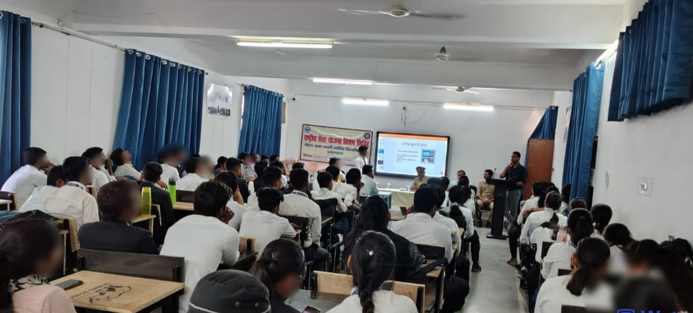 प्रयागराज: साइबर सेल पुलिस टीम द्वारा साइबर जागरूकता अभियान चलाकर छात्र-छात्राओं को किया गया जागरुक