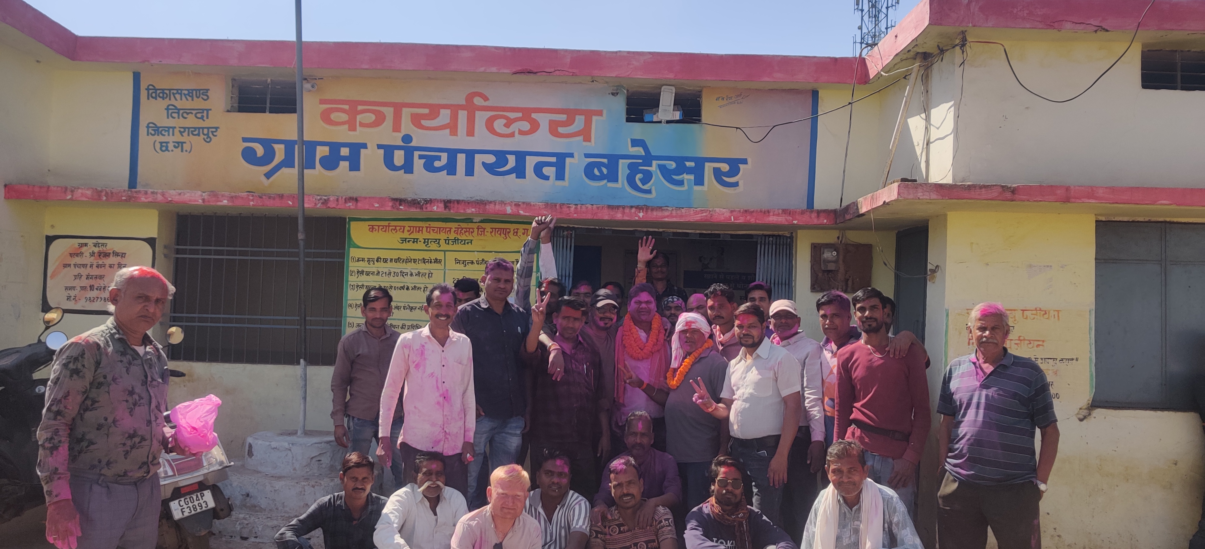 रायपुर : ग्राम पंचायत बहेसर में उपसरपंच बने उमेश निर्मलकर व शांति पूण से सम्पन्न हुआ उपचुनाव