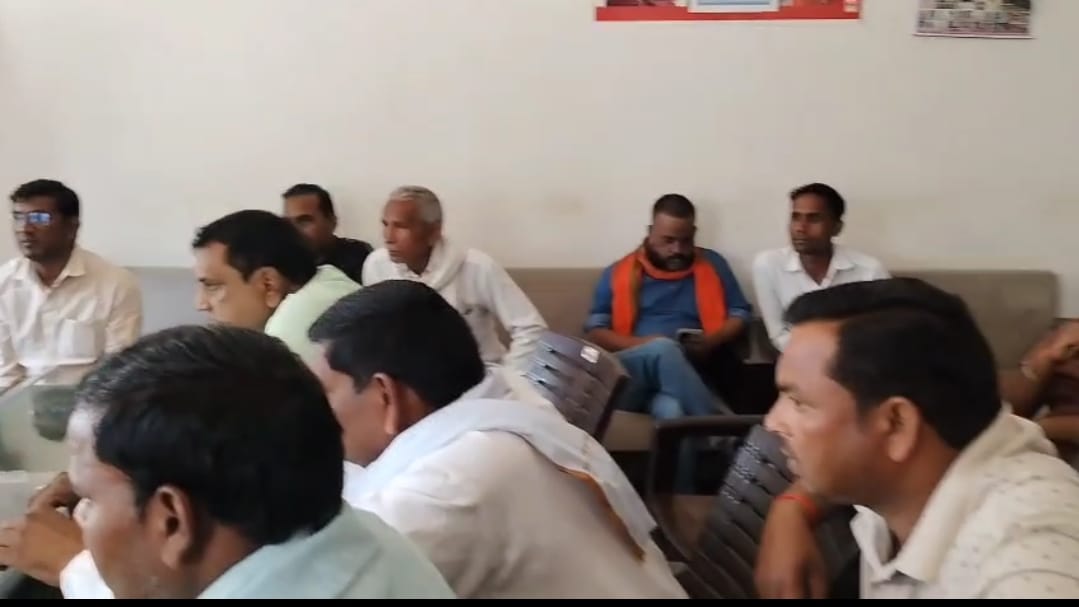 पीलीभीत: पांच धार्मिक स्थलों के बीच खुल रही शराब की दुकान का विरोध तेज ?