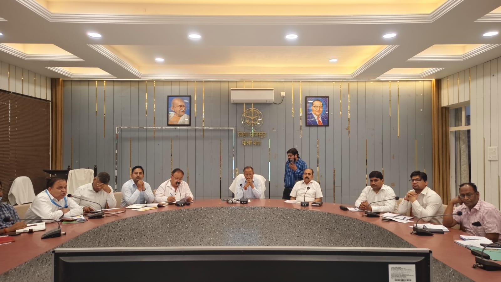 पीलीभीत : घर-घर जाकर बुखार, खासी-जुकाम, टी0बी0, फाइलेरिया आदि रोगियों की जांच कर कराया जाये उपचार।