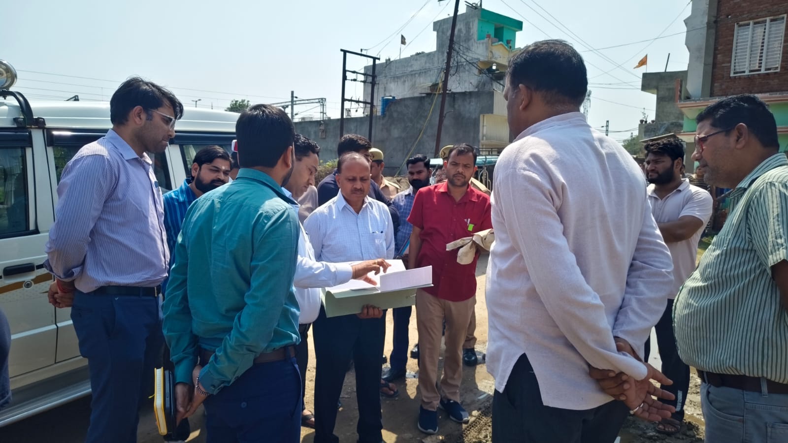 पीलीभीत : मोहल्लों/घरों के जल निकासी हेतु रेलवे प्रशासन से वार्ता कर शीघ्र ही कराई जाएगी वैकल्पिक व्यवस्था।