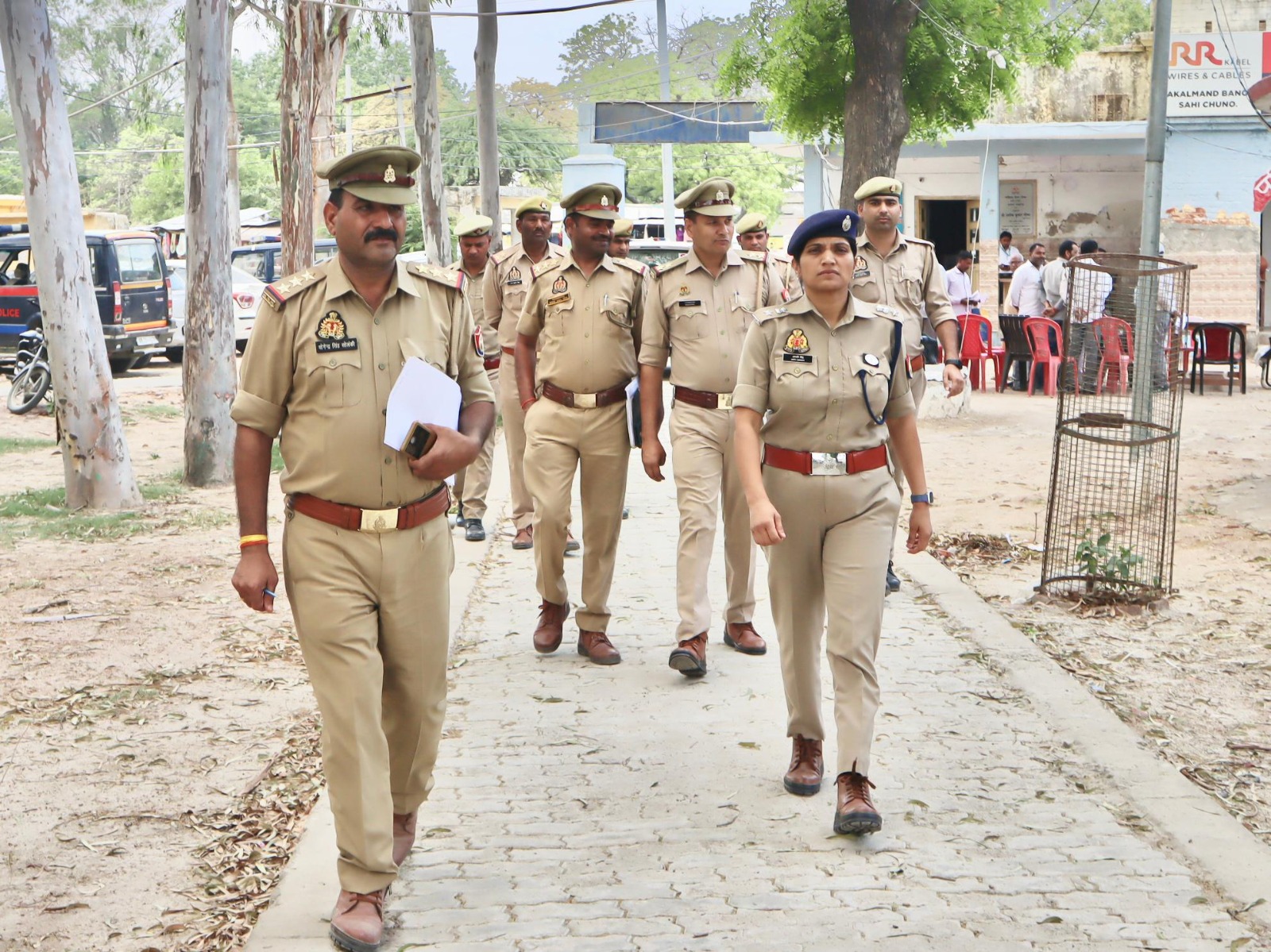 फर्रुखाबाद:पुलिस अधीक्षक आरती सिंह ने दो थानों का किया औचक निरीक्षण।