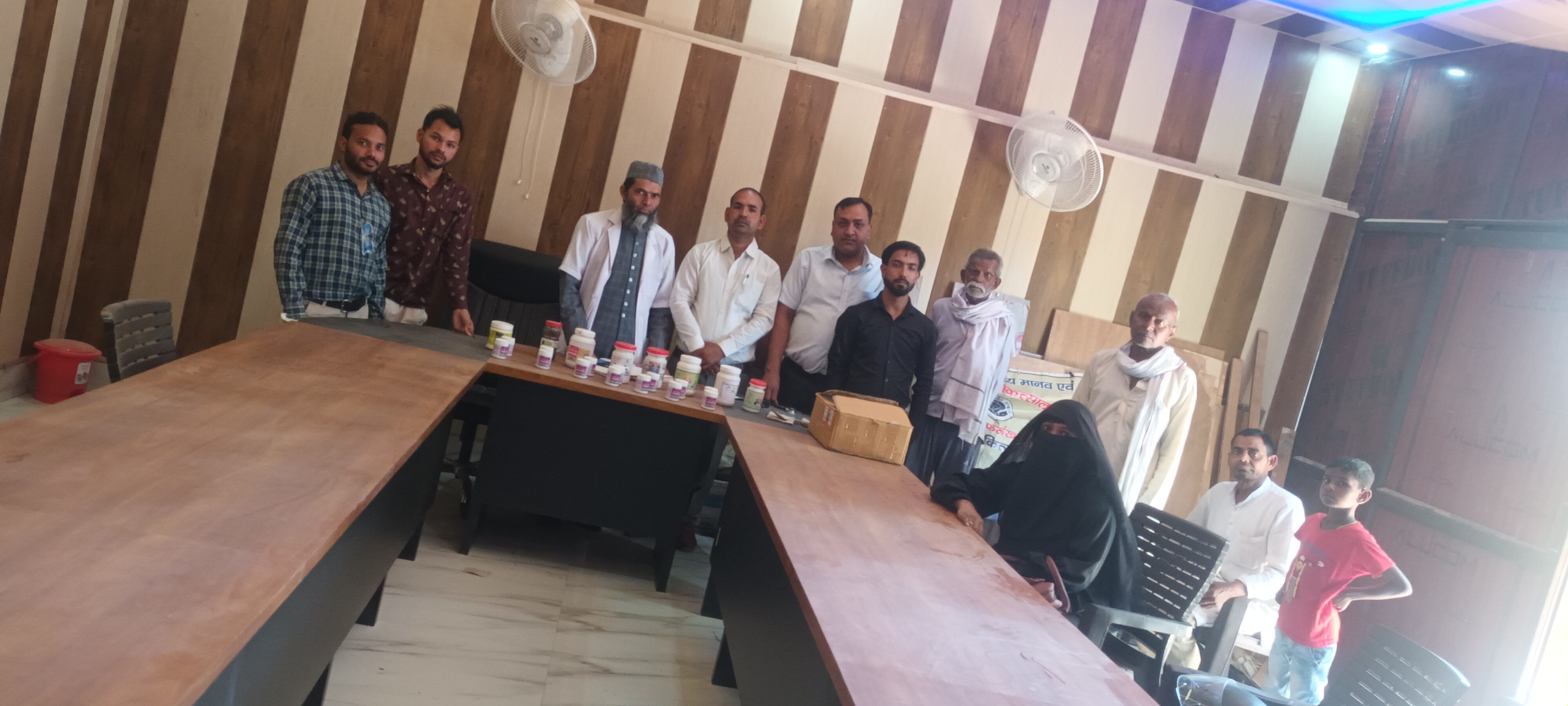फर्रुखाबाद : पिपरगांव पंचायत घर में लगा राजकीय आयुर्वेदिक एवं यूनानी चिकित्सा का कैंप ?