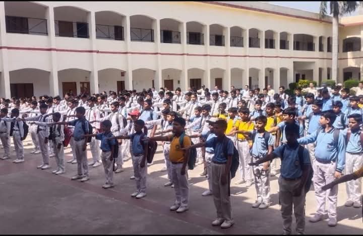 लखीमपुर खीरी : गोला गोकर्णनाथ - संचारी रोगों से बचाव के लिए बच्चों को किया जागरूक