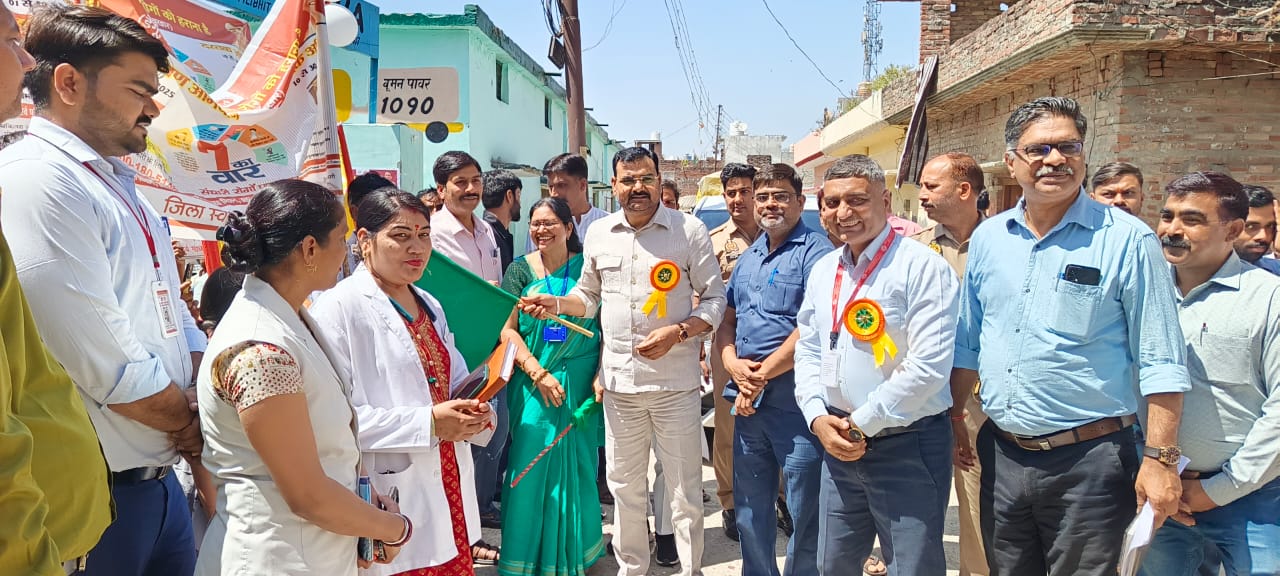 पीलीभीत:स्वास्थ्य विभाग एवं शिक्षा विभाग के अधिकारियों/कर्मचारियों को संचारी रोगों के प्रति शपथ दिलाकर एवं जन जागरूकता रैली को हरी झंडी दिखाकर किया गया।