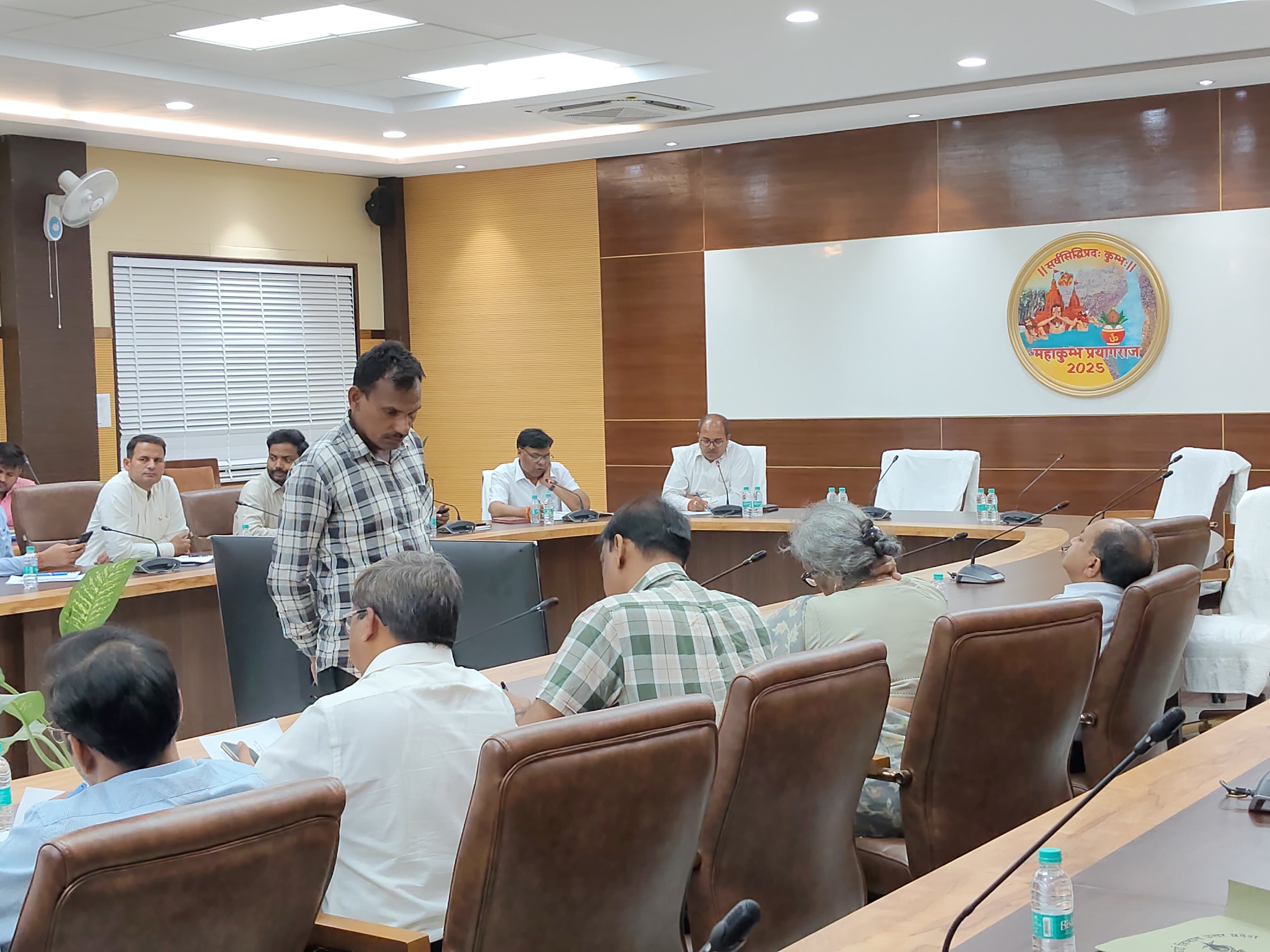 प्रयागराज: जिलाधिकारी की अध्यक्षता में हीटवेव(लू) एवं पेयजल की तैयारियों के सम्बंध में स्टीयरिंग ग्रुप/स्टेक होल्डर के साथ बैठक सम्पन्न