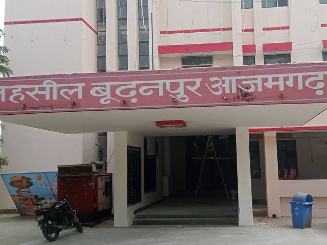 आजमगढ़:एंटी करप्शन ने बूढ़नपुर SDM के स्टेनो को दस हजार रु लेते किया गिरफतार