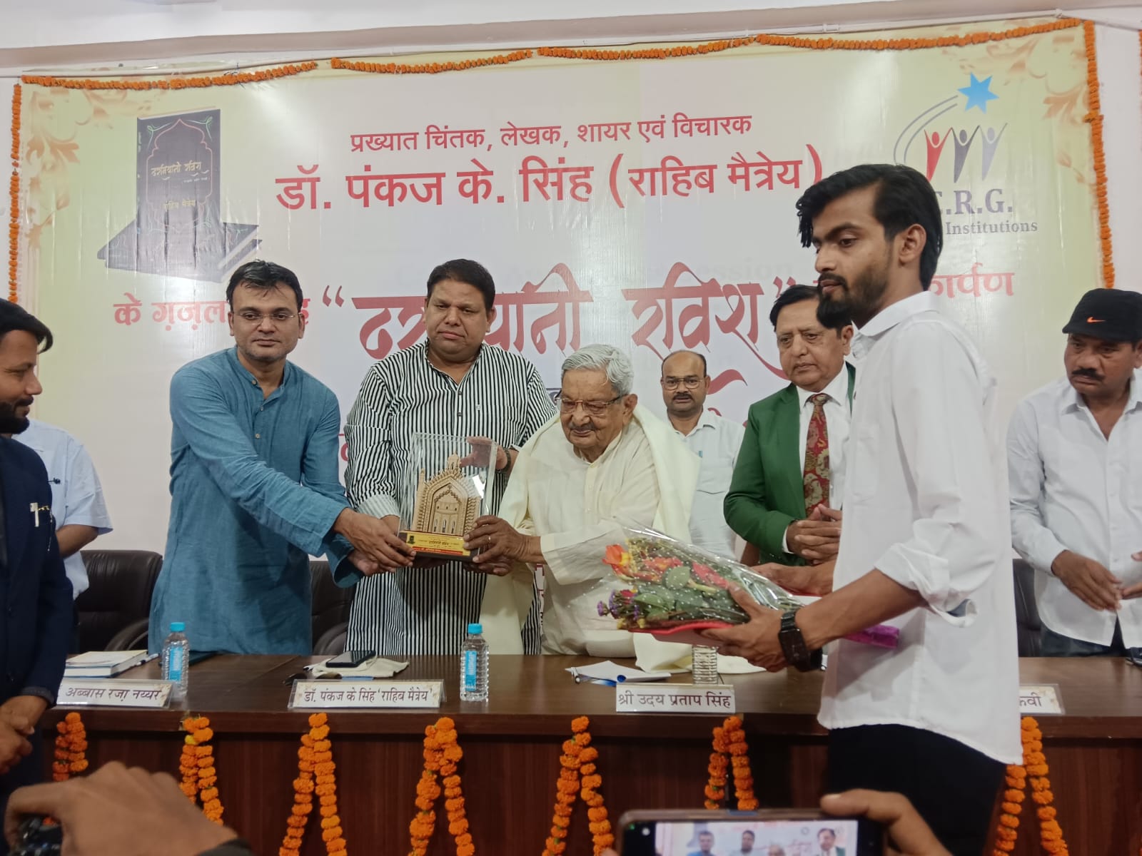 लखनऊ में पंकज के सिंह जी(राहिब मैत्रेय) के गजल संग्रह "दरमियानी रविश" का लोकार्पण सम्पन्न ?