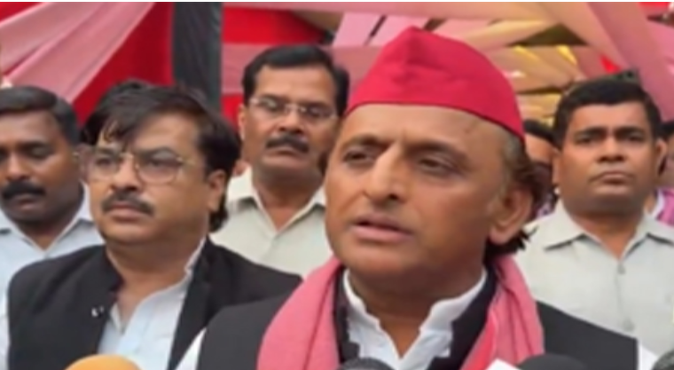 बीजेपी सरकार की दो उपलब्धियां हैं 'पकौड़ा' और 'भगोड़ा': अखिलेश यादव ने कसा तंज ?