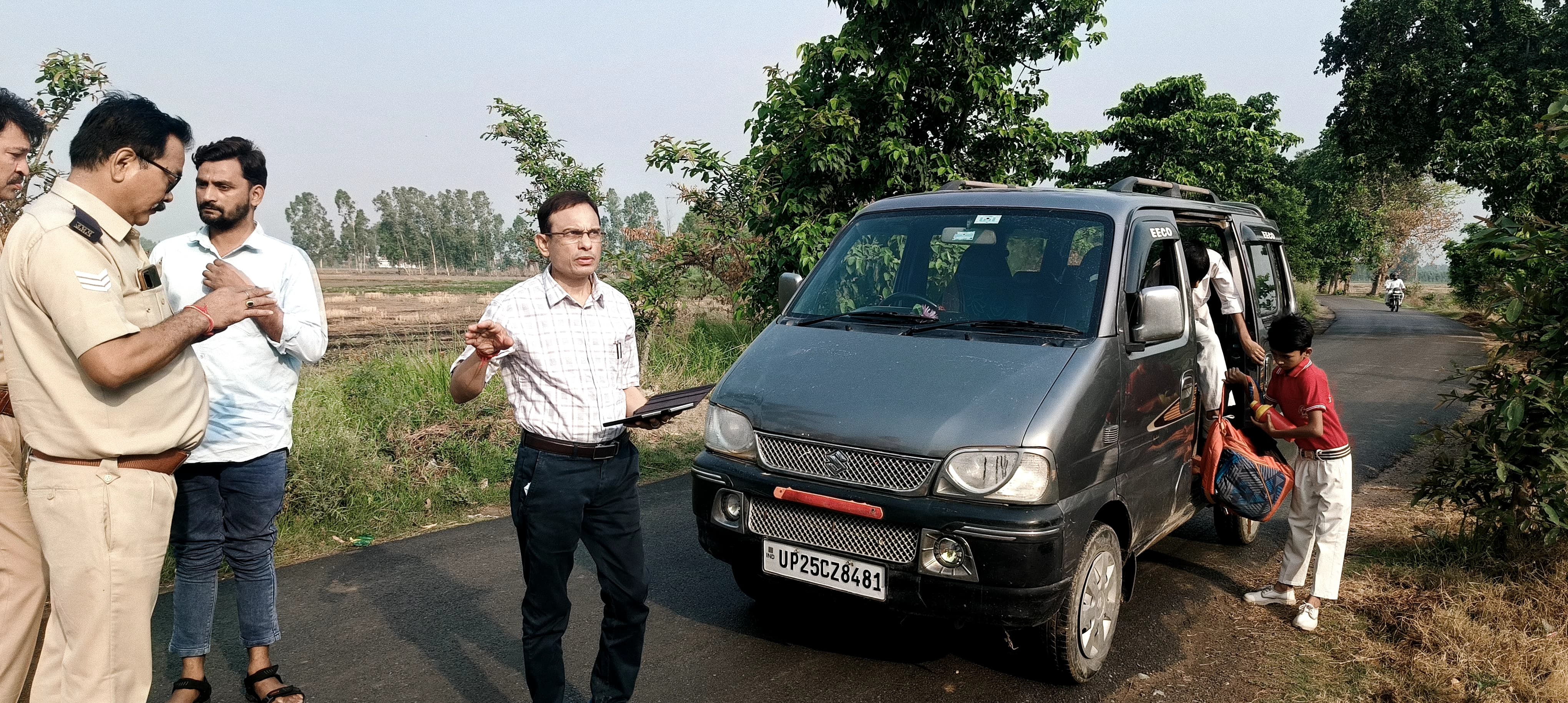 पीलीभीत :अनाधिकृत वाहनों के विरूद्ध चालान एवं 04 वाहनों को सीज की गई।