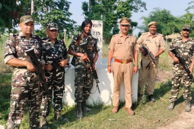 पीलीभीत : राष्ट्रीय सुरक्षा के दृष्टिगत इंडो नेपाल सीमा पर एसएसबी, पीएसी व पुलिस की कड़ी चौकसी
