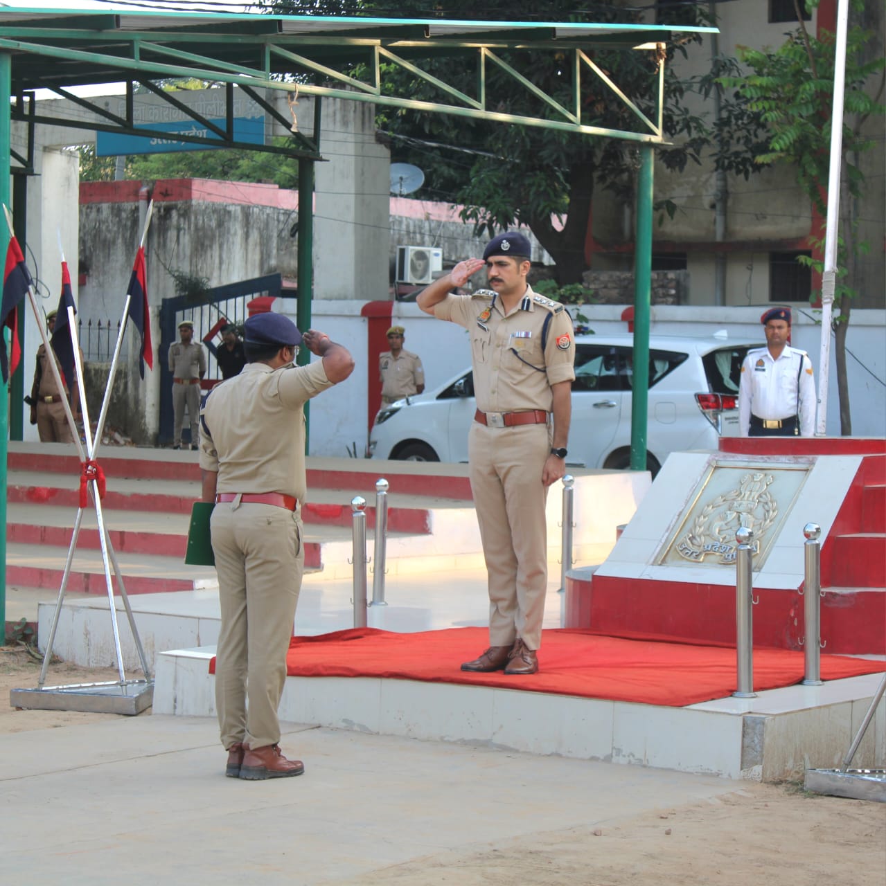 पीलीभीत:पुलिस अधीक्षक ने सभी पुलिसकर्मियों को करायी गई की परेड