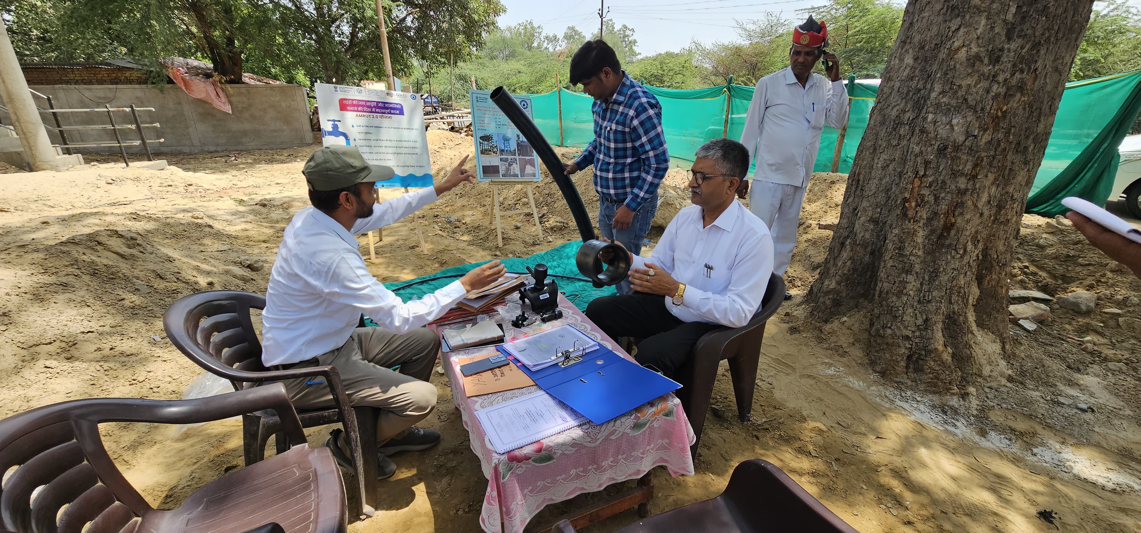 फर्रुखाबाद:छावनी परिषद में निर्मित उच्च जलाशय, नलकूप व वितरण प्रणाली एवं पम्पिंग प्लांट का  जिलाधिकारी ने किया निरीक्षण।