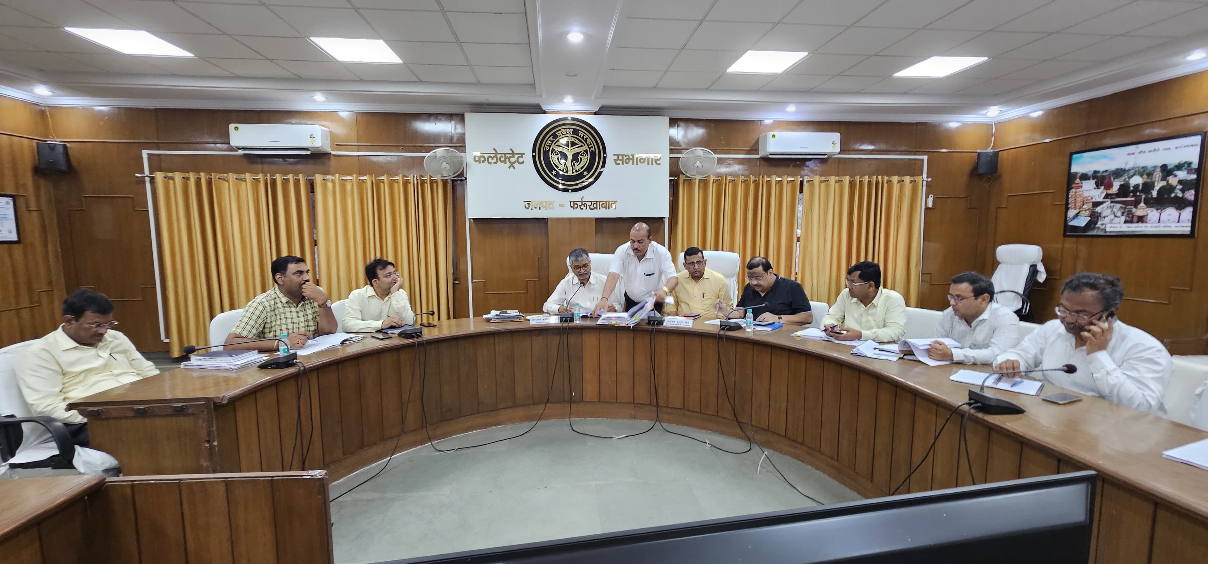 फर्रूखाबाद:वंदन योजनान्तर्गत सांस्कृतिक पौराणिक,धार्मिक एवं ऐतिहासिक महत्त्व के स्थलों पर अवस्थापना तथा अन्य सुविधाओं के विकास के संवंध में बैठक।