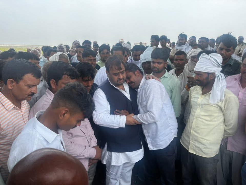 फर्रूखाबाद:नवाबगंज ब्लाक के ग्राम पंचायत कुतबुददीनपुर प्रधान पति का हार्ट अटैक से निधन की सूचना पर क्षेत्र मे शोक की लहर।