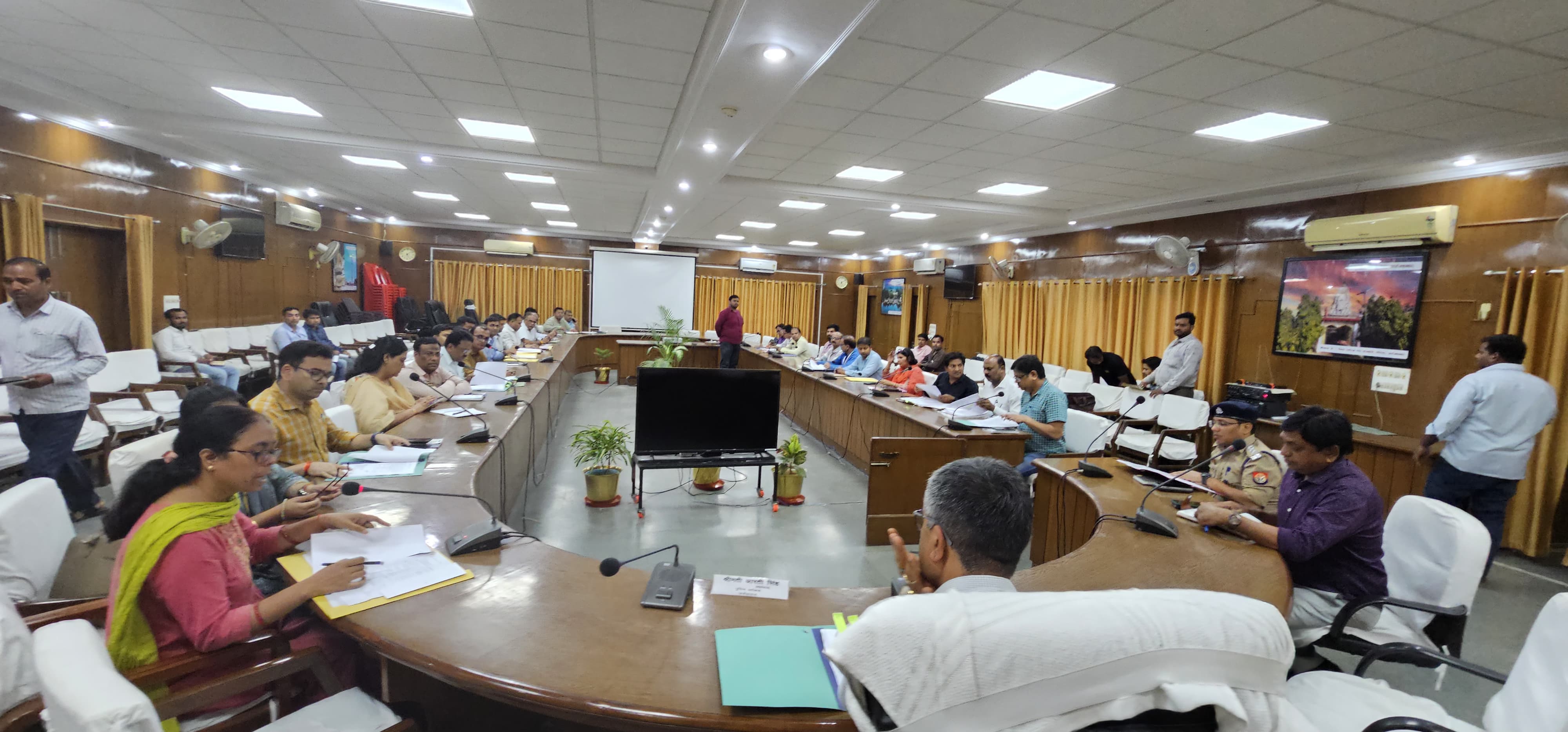 फर्रूखाबाद:01 जून को होने बाली बीएड़ प्रवेश परीक्षा की तैयारियों के संबंध में बैठक।