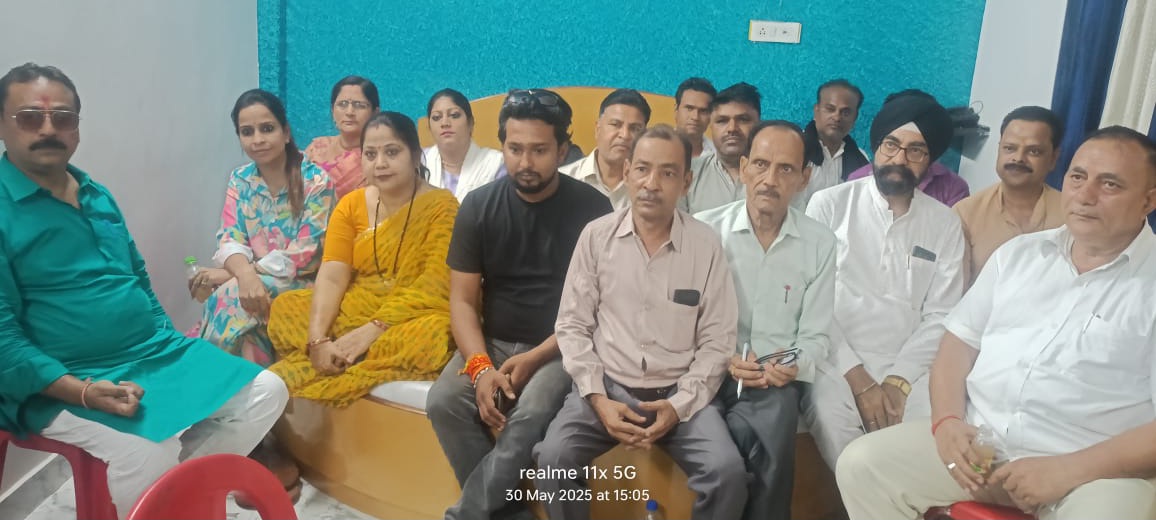 फर्रूखाबाद:चौक बाजार में अतिक्रमण को लेकर नगर उद्योग व्यापार मंडल ने दिया जिला प्रशासन को तीन दिन का अल्टीमेटम।