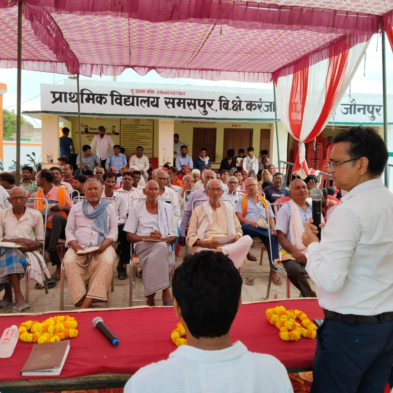जौनपुर :कृषकों के हित में संचालित जन कल्याणकारी योजनाओं पर किसानों से की गयी चर्चा