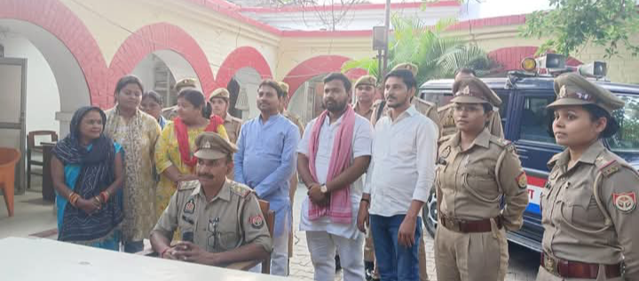 लखीमपुर खीरी : सपा सांसद रामजी लाल सुमन पर हुए हमले को लेकर सपाइयों ने प्रदर्शन कर फूंका मुख्यमंत्री का पुतला कई सपाई लिए गए हिरासत में