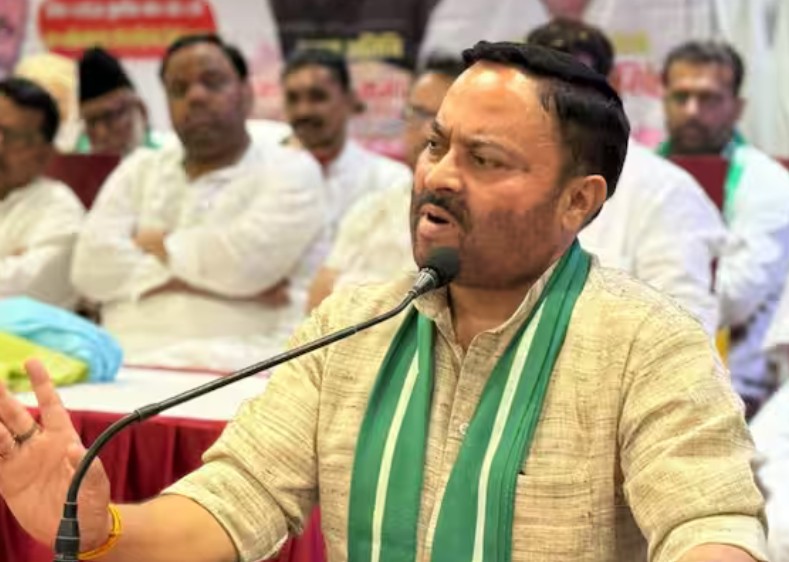 सपा शासन में पुलिस को कार के बोनट पर लटकाया जाता था', योगी के मंत्री का बड़ा बयान