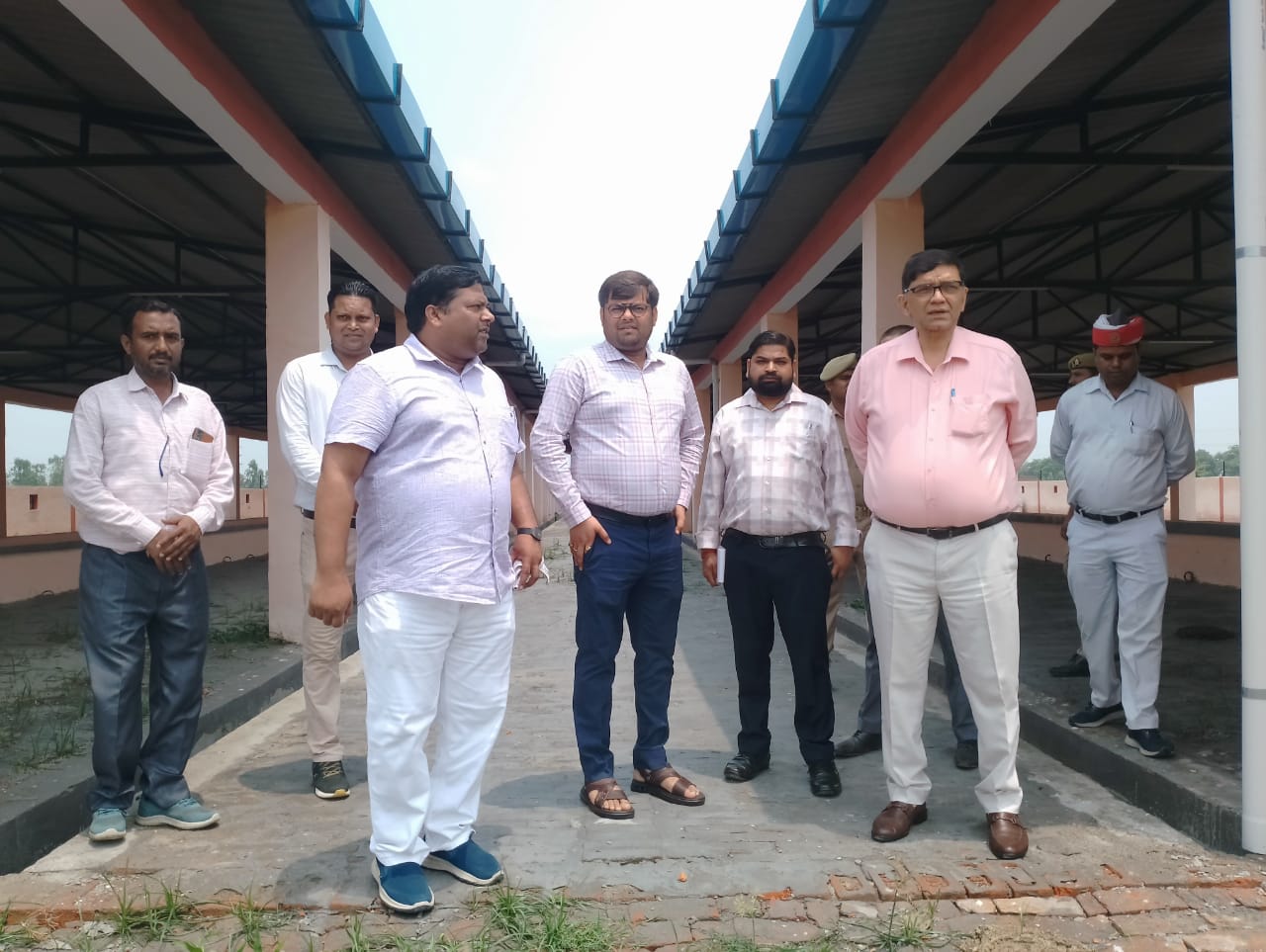 पीलीभीत : निर्माणाधीन हरसिंह पुर गौशाला की परखी गुणवत्ता एवं गौशाला के अवशेष कार्यों करो पूर्ण: जिलाधिकारी