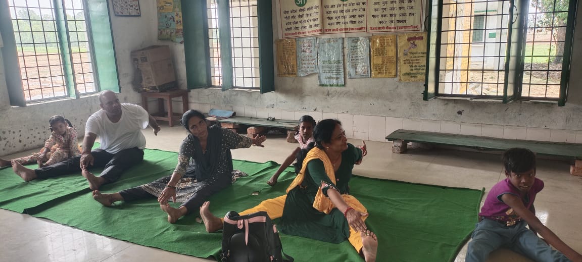 पीलीभीत: अंतर्राष्ट्रीय योग दिवस के उपलक्ष्य में 16 जून से 21 जून तक परिषदीय स्कूलों में योग सप्ताह कार्यक्रम ।