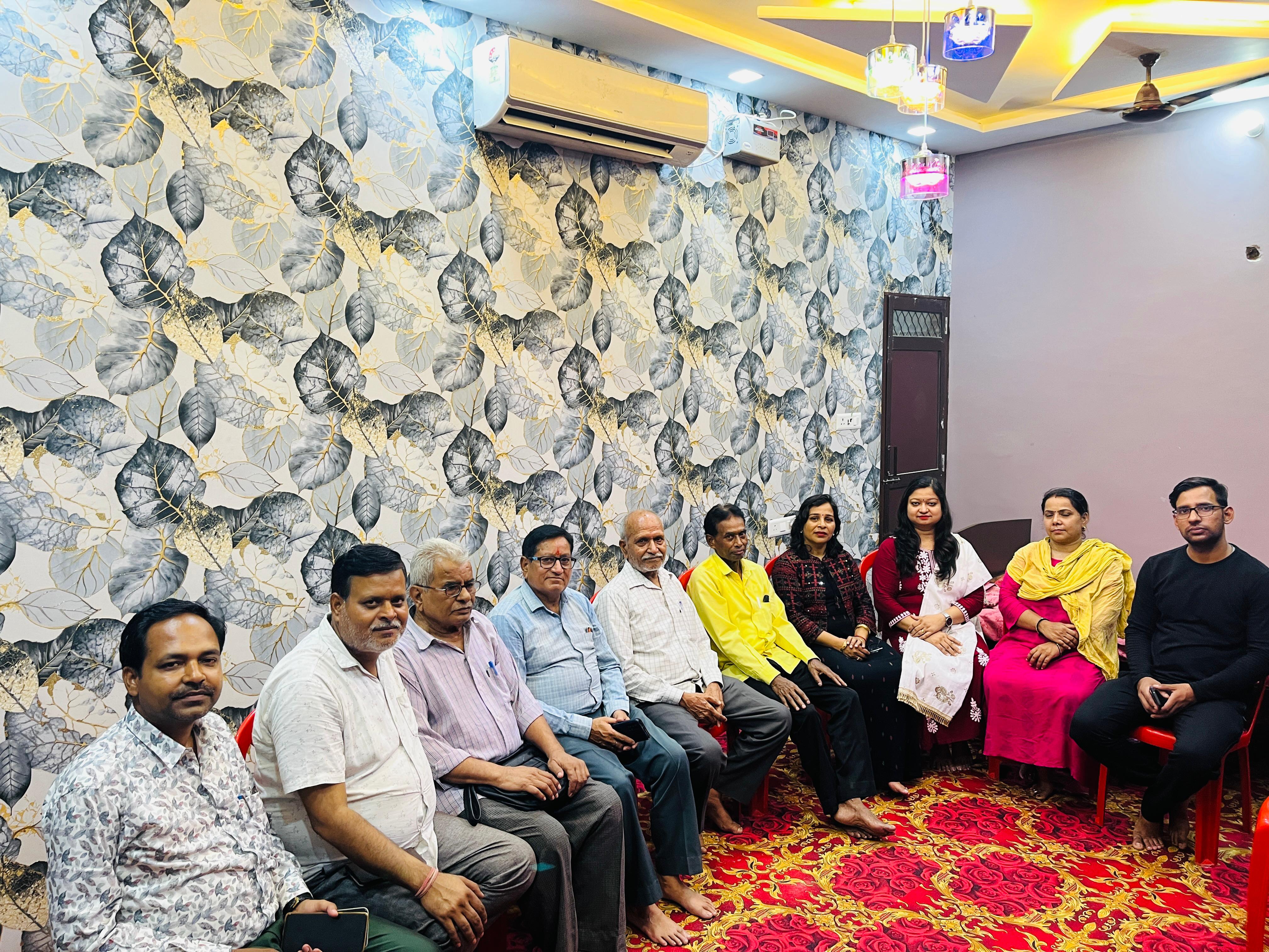पीलीभीत : श्री जी पैलेस में योग दिवस पर हुई काव्य गोष्ठी, कवि व कवयित्रियों ने किया रचना पाठ