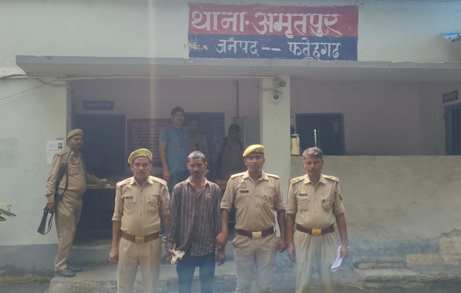 फर्रूखाबाद:अवैध तमंचा और कारतूस के साथ एक अभियुक्त गिरफ्तार, थाना अमृतपुर पुलिस की बड़ी कार्रवाई।