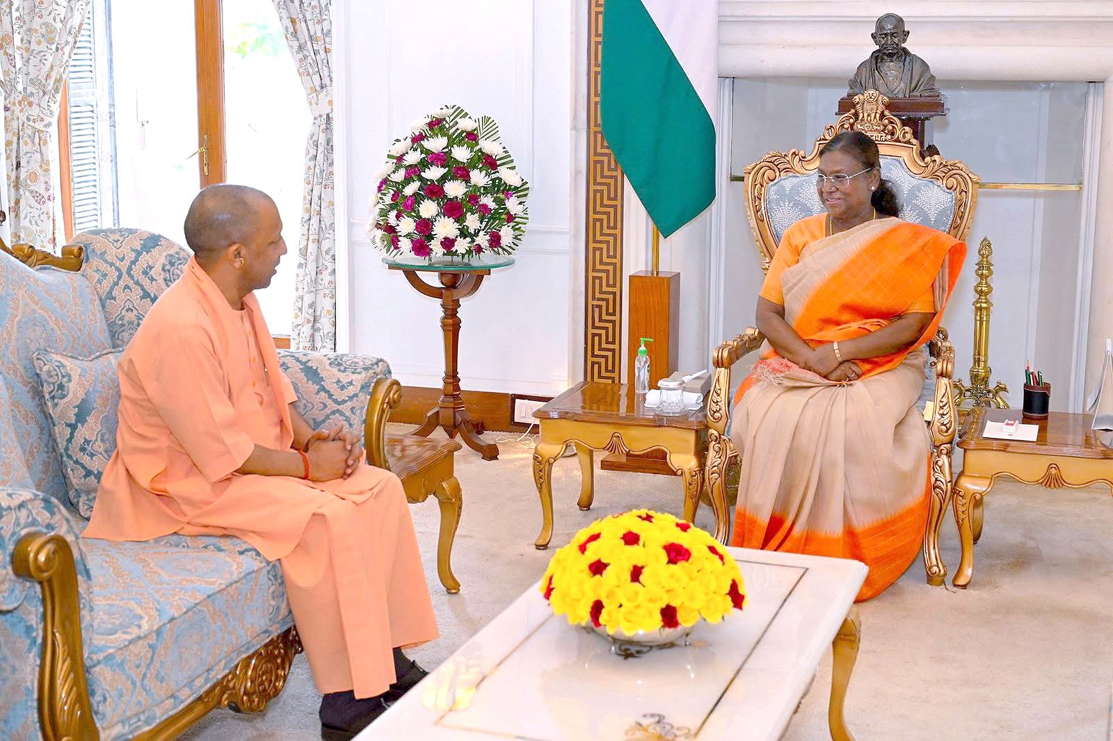नई दिल्ली:मुख्यमंत्री योगी आदित्यनाथ ने राष्ट्रपति द्रौपदी मुर्मु से की शिष्टाचार भेंट।