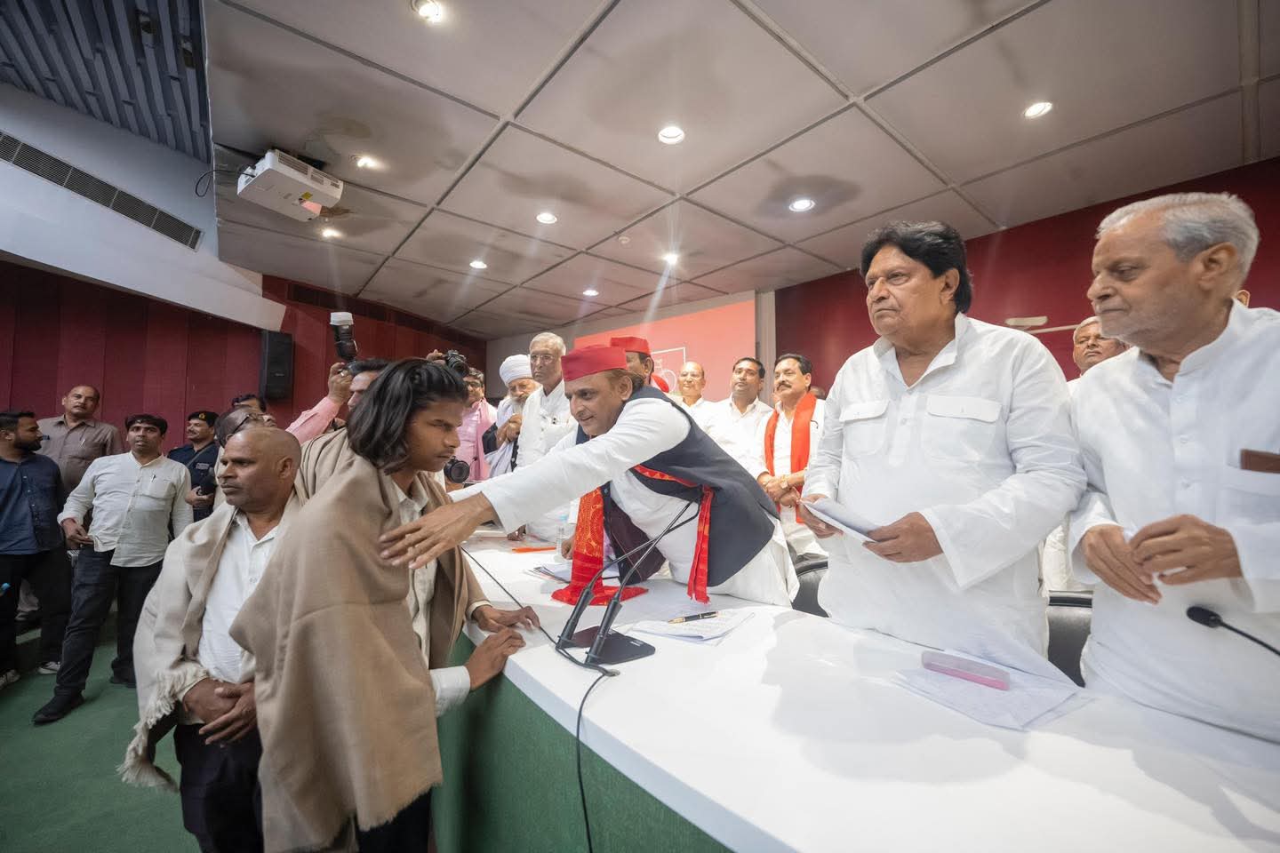 अखिलेश यादव का बड़ा बयान: "भागवत कथा सबकी है, कथावाचन पर किसी एक वर्ग का नहीं एकाधिकार"