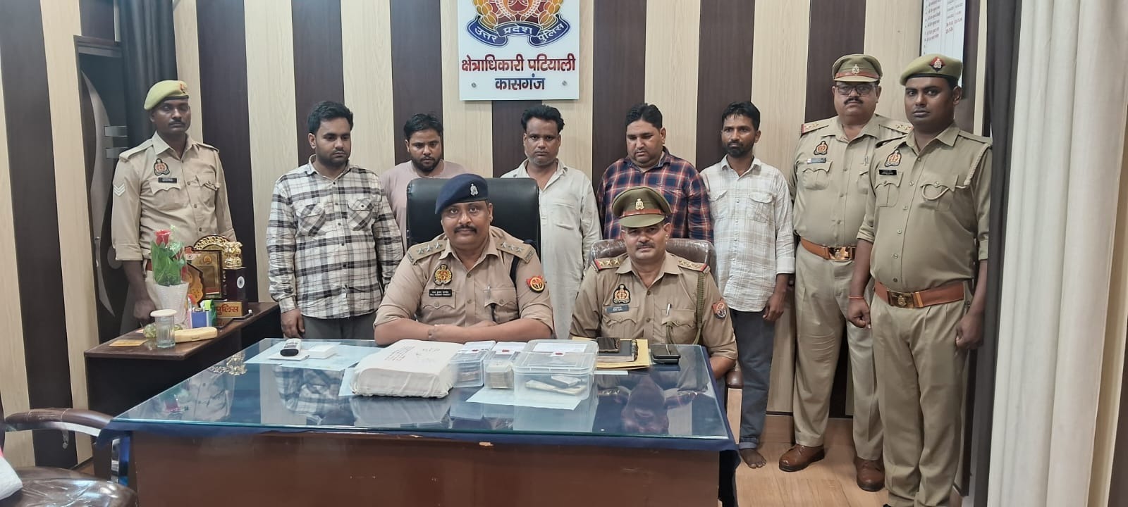 कासगंज : IPL सट्टेबाजी का भंडाफोड़, हार-जीत की बाजी लगाते 5 दबोचे