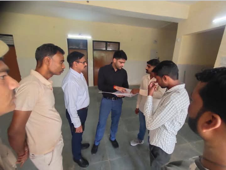 लखीमपुर खीरी : पोस्टमार्टम हाउस का सीडीओ अभिषेक कुमार ने किया औचक निरीक्षण