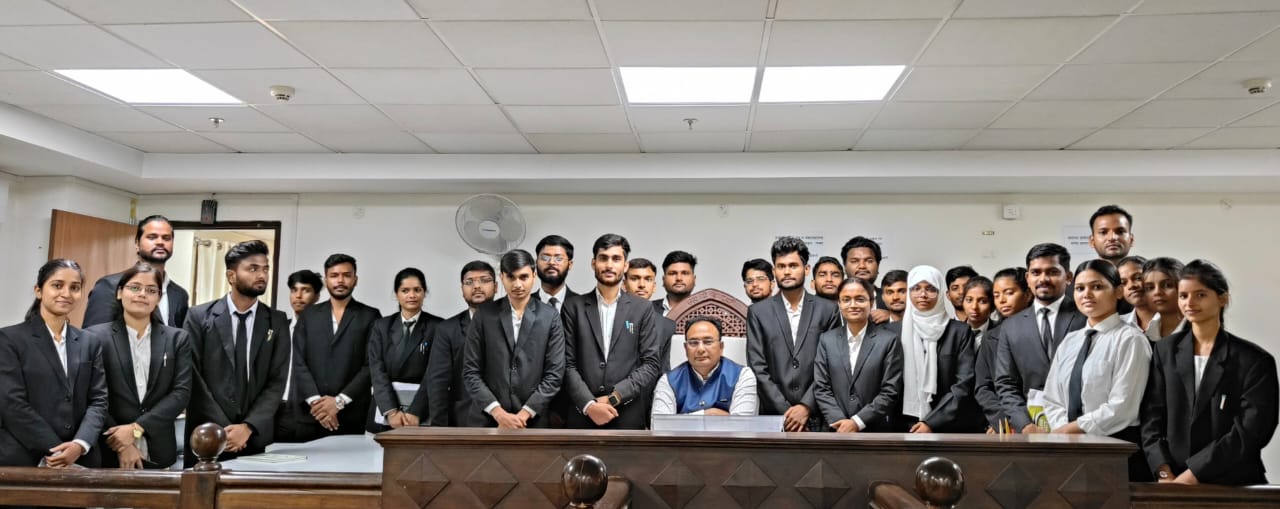 प्रयागराज :समर इंटर्नशिप कार्यक्रम के अंतर्गत मूट कोर्ट प्रतियोगिता का किया गया आयोजन
