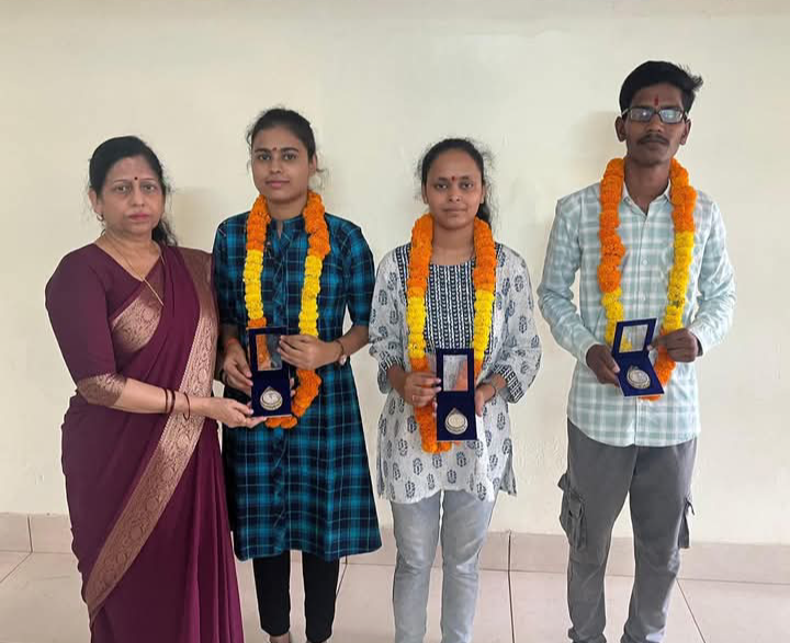 लखीमपुर खीरी : सरस्वती विद्या निकेतन इंटर कॉलेज गोला के तीन विद्यार्थी NEET-2025 में चयनित