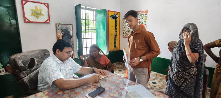 लखीमपुर खीरी : सनशाइन हॉस्पिटल एंड ट्रामा सेंटर के डायरेक्टर डॉक्टर कौशल वर्मा द्वारा ग्राम बाबागंज में निःशुल्क स्वास्थ्य शिविर का हुआ आयोजन